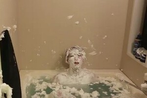 人気YouTuber・はじめしゃちょーが謝罪　「ハンドクリーム風呂」動画、「もったいない」と視聴者から批判受け