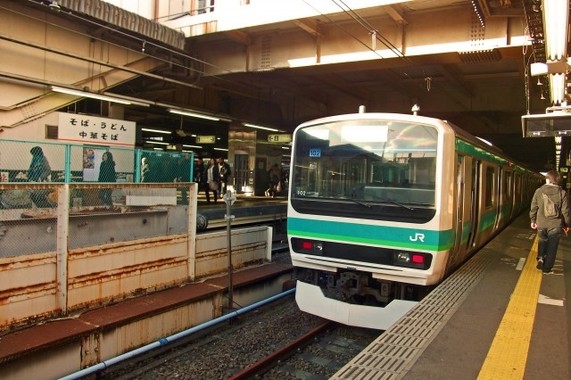 10万人超が大迷惑！　40代男性が列車を止めた理由は…（写真はイメージ）