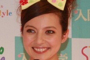 ベッキー、「ゲス川谷」の妻告白でさらに打撃？ 「会見で謝罪がなかった」「去年から不倫疑う」