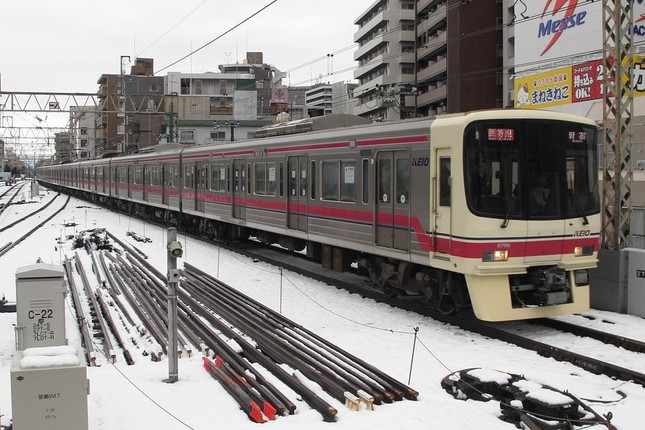 京王線は大雪で大混乱に見舞われた