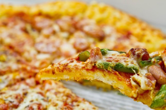 イタリアではピザの耳まで食べてしまうと他の料理が食べられなくなる、という人もいる。