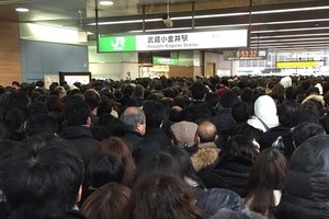 雪の日通勤は「21世紀の八甲田山」 「出社」にこだわる日本人への大疑問