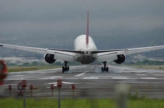空港の民営化が始まるが、採算の合うビジネスになるかどうかは予断を許さない