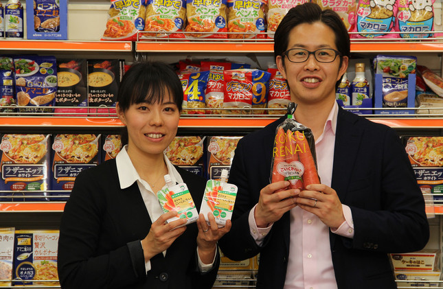 NKアグリ社長・三原洋一さん（右）と日本製粉事業開発部・紙透さち子さん