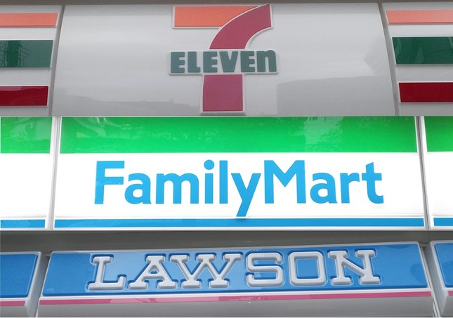 統合によりファミマは店舗数ではセブンに匹敵するが、1店当たりに日販では大差をつけられている