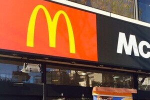 マクドナルドは深刻な客離れに陥っている　過去最悪の赤字を1年で黒字にできるのか