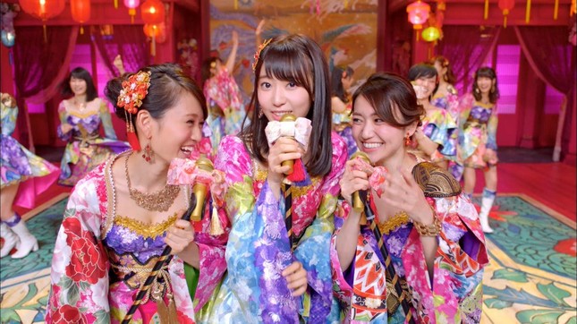 10周年記念シングル「君はメロディー」（3月9日発売）のミュージックビデオでは、宮脇さんが前田さんや大島さんを従える形でセンターに立っている