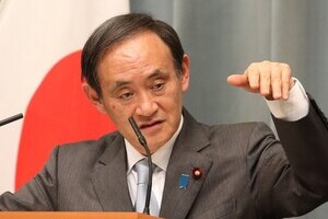 安倍政権は消費税率上げ「見送り」に動き始めたのか　首相と官房長官の「微妙発言」が相次いでいる