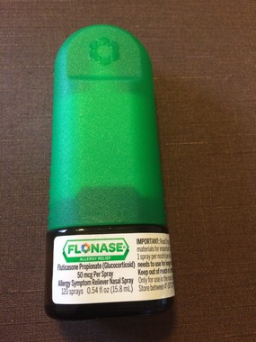 花粉症持ちの友人が愛用するスプレーは目のかゆみ、鼻水、鼻づまりに効きます。120回分で$20（約2250円）ほど