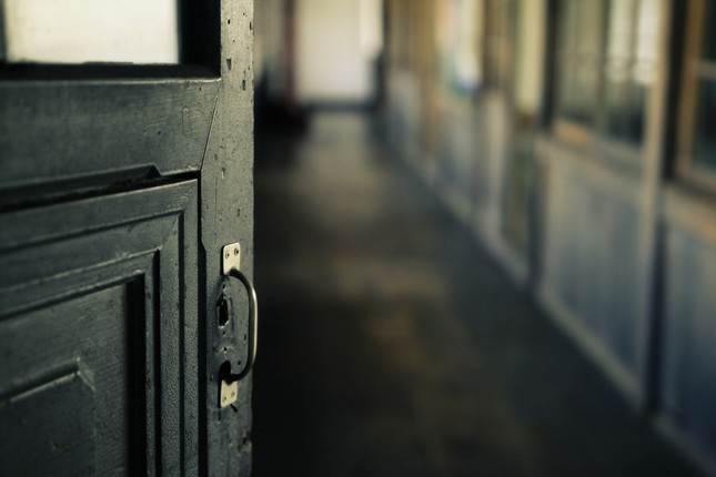 生徒を自殺まで追い込んだ？　学校のずさん過ぎる対応に批判殺到