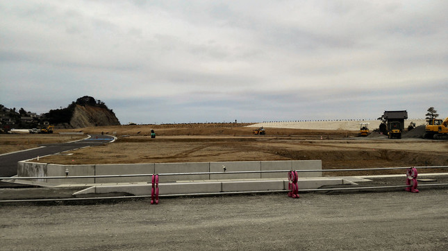 津波で多くの家が流された久之浜町では、今も復旧復興工事が続く