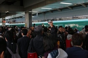 北海道新幹線「一番列車」に乗りたい　指定券握りしめ「あの駅」に向かった