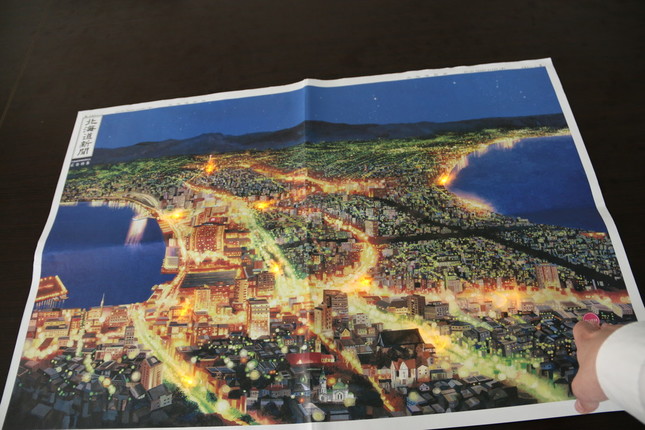 北海道新聞の「光る号外」（点灯中）