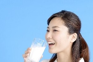 中年太りが怖い女性は牛乳を飲もう  高脂肪乳にこそ「ダイエット効果」