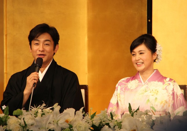 会見中は2人とも笑顔を絶やさなかった