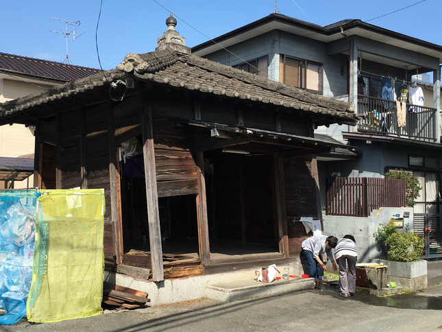 各地で水をくむ（森恭三さん提供） 