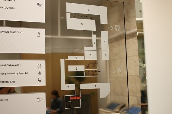 新宿駅「ニュウマン」の案内板に不満の声相次ぐ