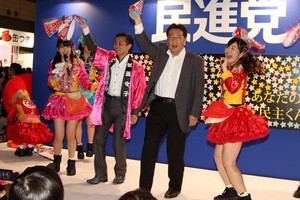 「痛車」の自民に「地下アイドル」の民進　18歳選挙権見据え？「超会議」で与野党大はしゃぎ