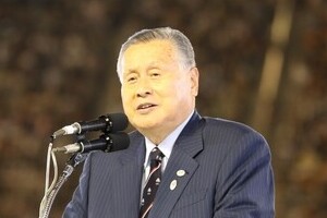 森元首相の「ぼやき声」をマイクが拾った　「NEWS23」出演直前に起きた珍事