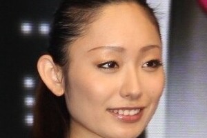 安藤美姫、焼き肉店で堂々の「大開脚」　インスタグラム写真が物議