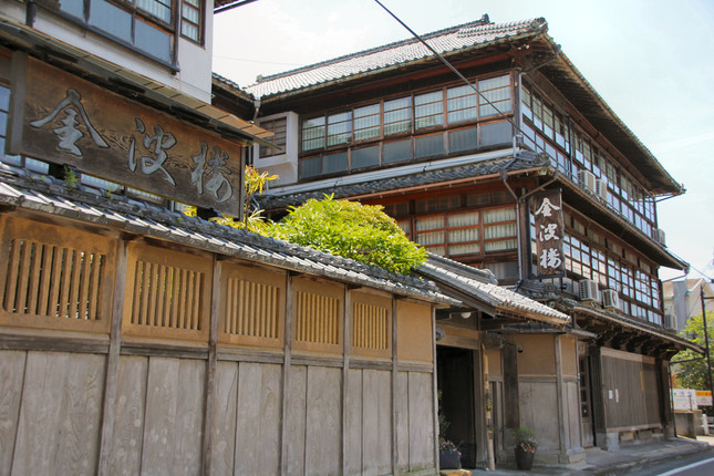 100年以上の歴史を持つ金波楼