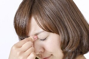 【女の相談室】女性の片頭痛持ちは心臓病になりやすい　痛みの前に「チラチラ光る」人は特に危険