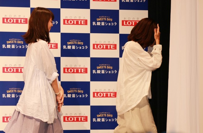 「吉田さーん！」と名前を呼ばれながら、その場を後に