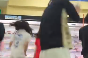 青学大生、スーパーで「集団迷惑行為」　動画投稿で炎上、大学が謝罪