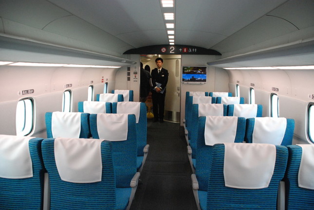 リニア中央新幹線の車内は東海道新幹線の雰囲気と変わらない