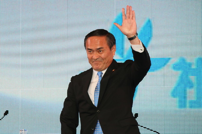 社民党の吉田党首は「最近学校の子どもの間で、『アベる』という言葉が流行っている」（写真は6月19日の党首討論の様子）