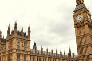 明日は「世界的な株安」？　英の「EU離脱・残留」投票にハラハラ