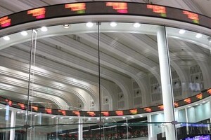 ついに1ドル100円突破！　英、EU離脱「開票速報」で市場大混乱