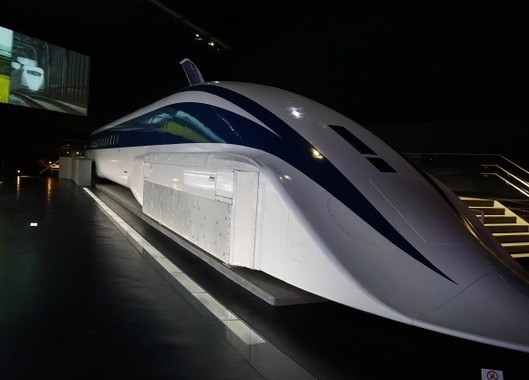 リニア中央新幹線は成長戦略の目玉だ（写真はイメージ）