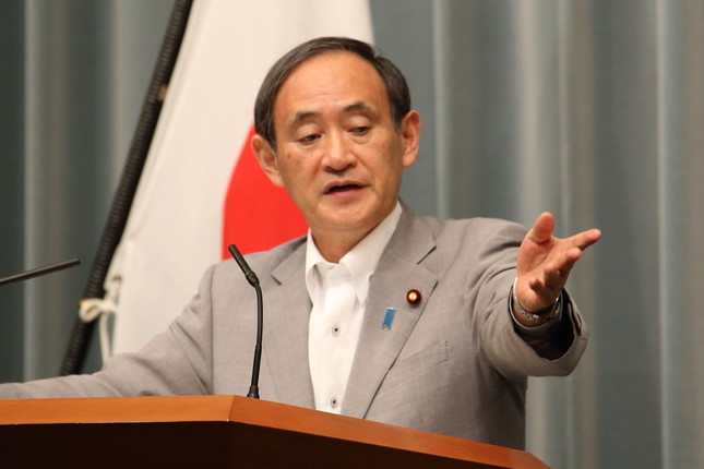 菅義偉長官は「コメントすることは控えたい」と答えた（2016年6月撮影）