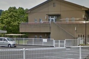 記者の「匿名発表に異論」は傲慢？ 「19人刺殺」犠牲者めぐり論議