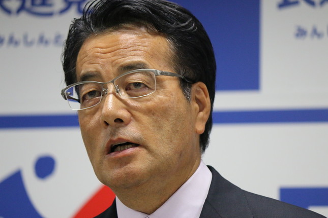 会見で民進党代表選に出馬しない意向を表明した岡田克也氏