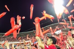 「快進撃」広島を支えるスカウト力　「武器は足と誠意」