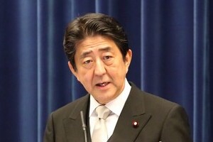安倍首相、小池新都知事に接近　リオ五輪閉会式で「同席」を表明