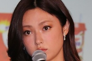 深田恭子「インスタ」の破壊力　90万人ファン「狂喜乱舞」の日々