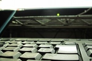 PCデポ、高齢者との契約改善を表明　「高額サポート契約」に批判相次ぐ