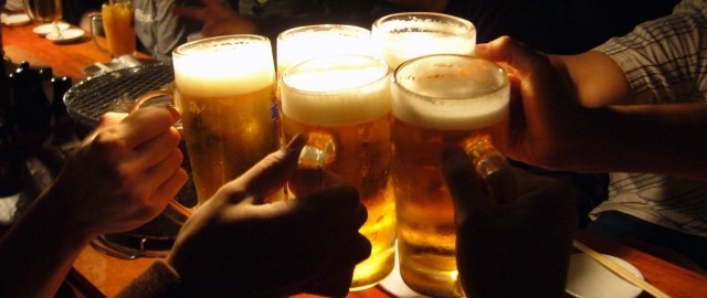 飲酒は適量が大原則（画像はイメージ）