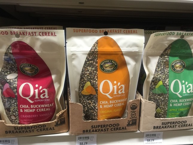 「Superfood」と書かれているチアシード入りシリアル