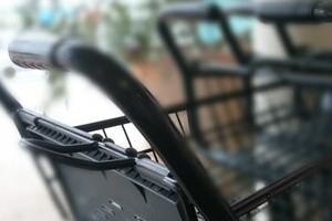 「デフレに逆戻り」か　値下げの動きが加速中