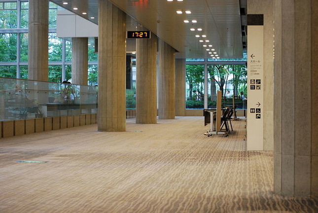 トラブルは起こっていないが…（写真はつくば国際会議場の館内。Wikimedia Commonsより）