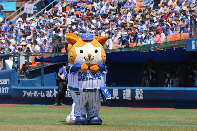 マスコットキャラクターのスターマンも大喜び？（写真は16年5月撮影）