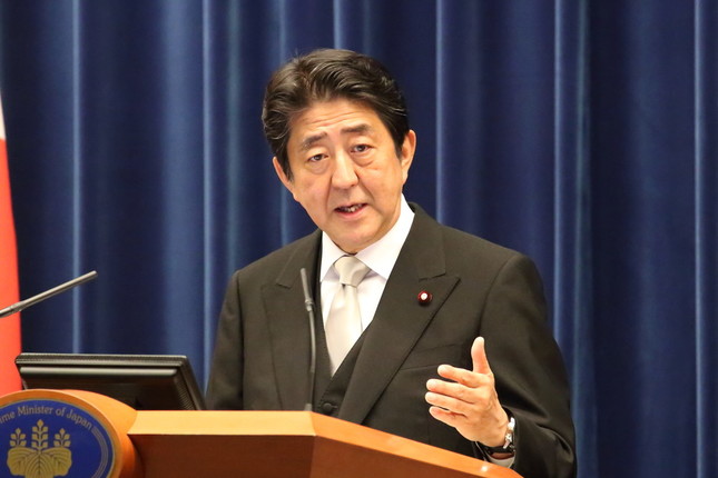 安倍首相の所信表明演説ではスタンディングオベーションが起きた（写真は16年8月、首相官邸で撮影）