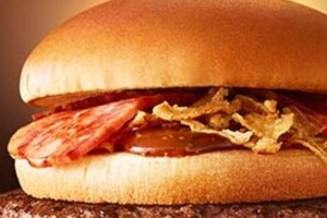 マック、「テキサスバーガー」復活にファン狂喜　4日で「400万食」超売り上げの「伝説」