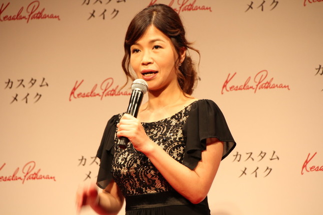 ほうれい線に悩んでいた大久保さんが大変身（2016年撮影）