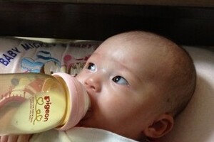 乳児用「液体ミルク」がやっと解禁に　災害時に必要なのに誰が妨害していた？