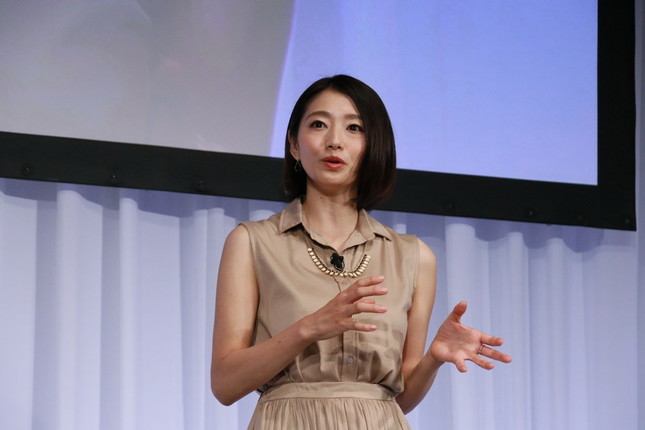 眞鍋かをりさんは、マンモグラフィーと超音波検査の併用を勧められたと明かした（2016年7月撮影）